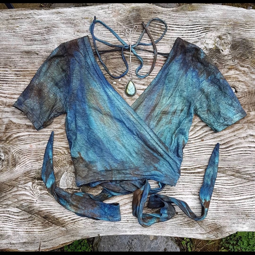 ISO This World Ajania Top